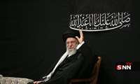 تصاویر ورود و حضور رهبر انقلاب در حسینیه امام خمینی(ره) در مراسم عزاداری شب عاشورای حسینی